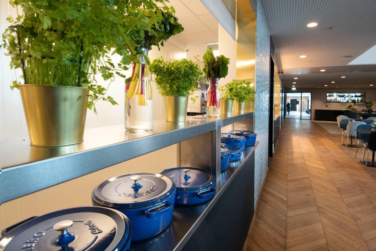 Mandal Hotel Buitenkant foto